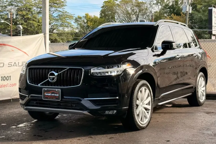 2018 Volvo XC90 Momentum photo 1