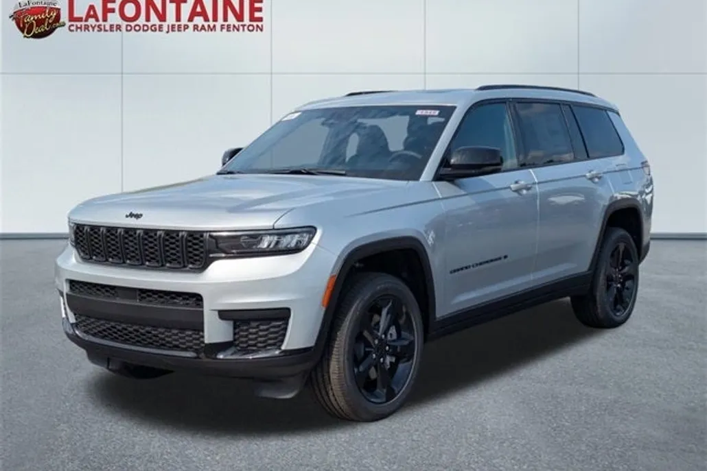2025 Jeep Grand Cherokee Altitude photo 1