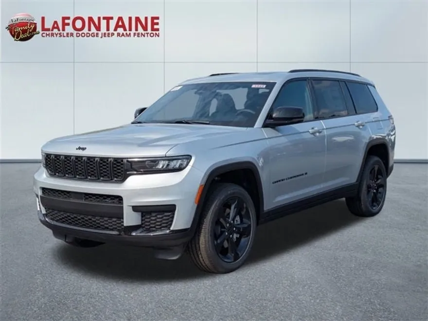 2025 Jeep Grand Cherokee Altitude photo 1