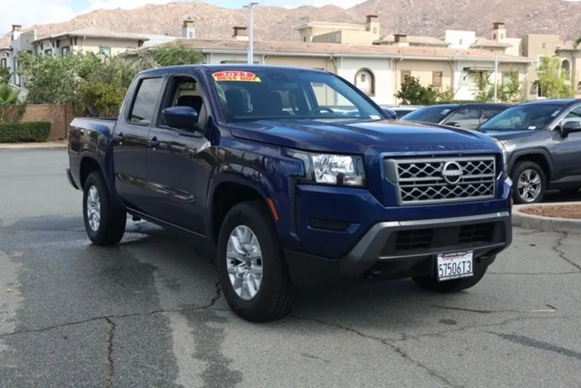 2023 Nissan Frontier SV photo 1