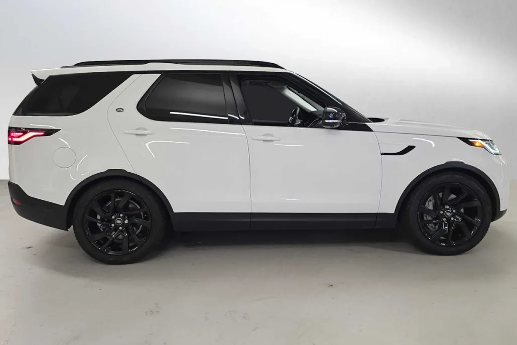 2024 Land Rover Discovery S photo 1