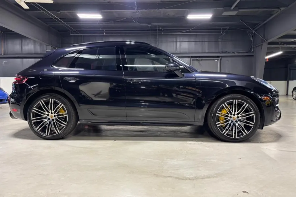 2018 Porsche Macan Turbo Performance Package photo 1