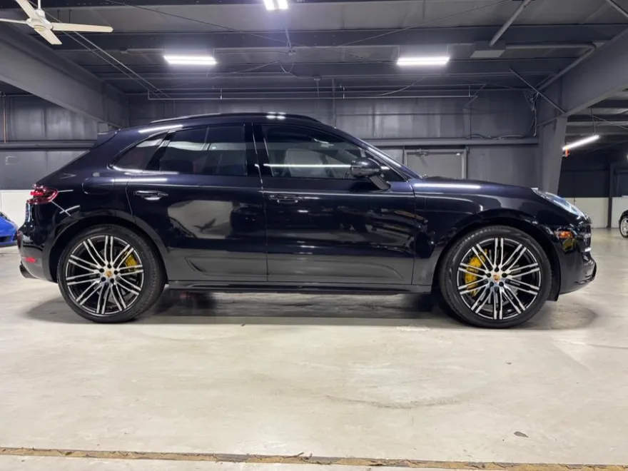 2018 Porsche Macan Turbo Performance Package photo 1