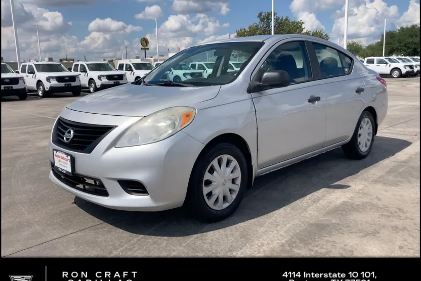 2014 Nissan Versa S photo 1