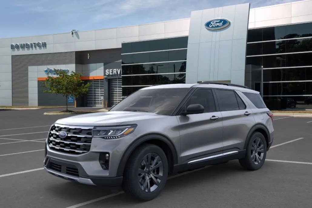 2025 Ford Explorer photo 1