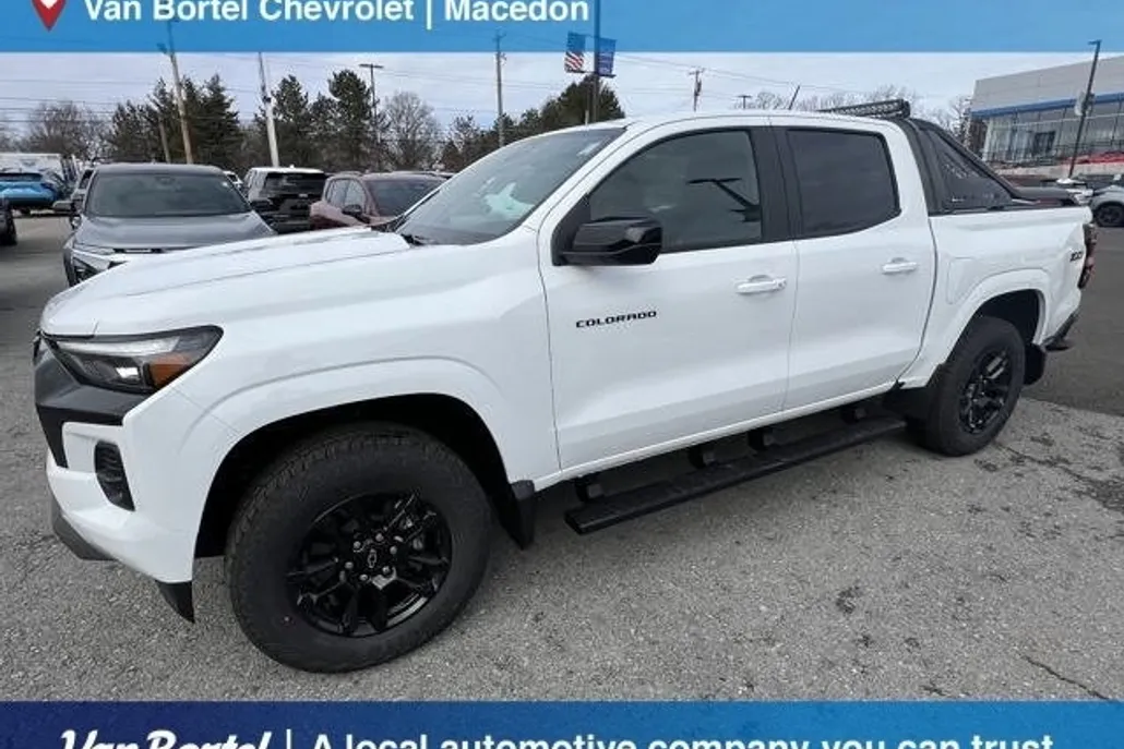 2025 Chevrolet Colorado Z71 photo 1
