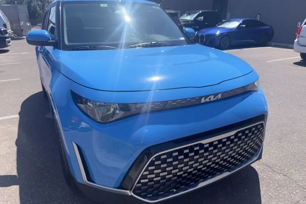 2023 Kia Soul EX photo 1