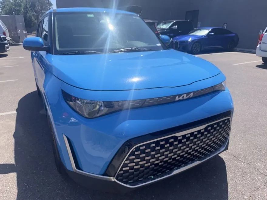 2023 Kia Soul EX photo 1
