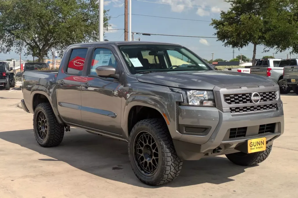2025 Nissan Frontier Crew Cab SV photo 1