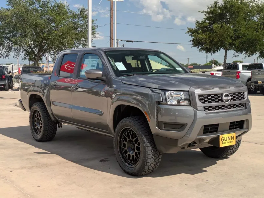 2025 Nissan Frontier Crew Cab SV photo 1