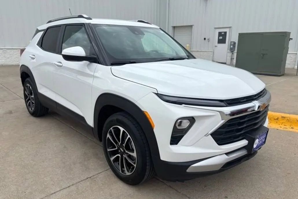 2025 Chevrolet Trailblazer LT photo 1