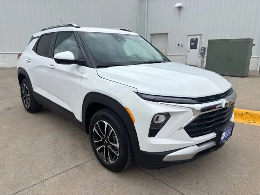 2025 Chevrolet Trailblazer LT photo 1