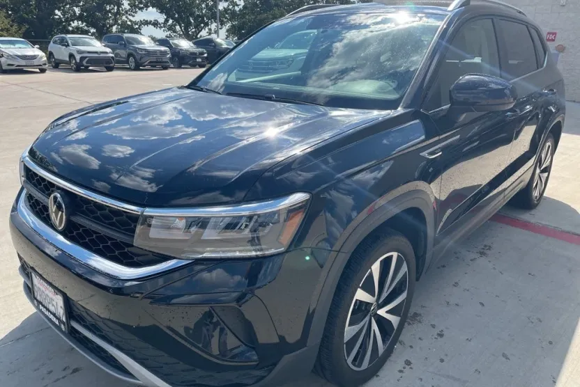 2022 Volkswagen Taos SE photo 1
