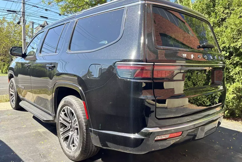 2025 Jeep Wagoneer Base photo 1