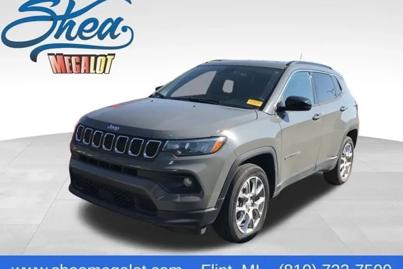 2023 Jeep Compass Latitude Lux photo 1
