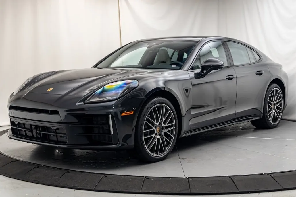 2025 Porsche Panamera 4 photo 1