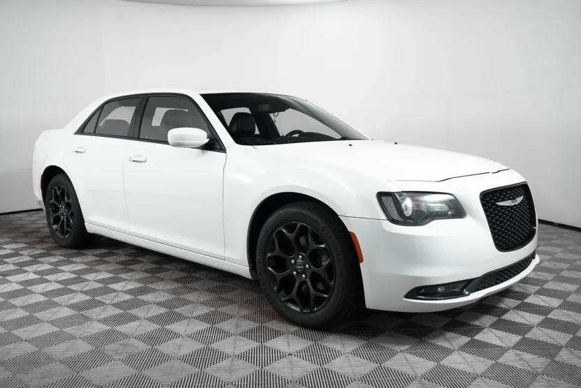 2019 Chrysler 300 S photo 1