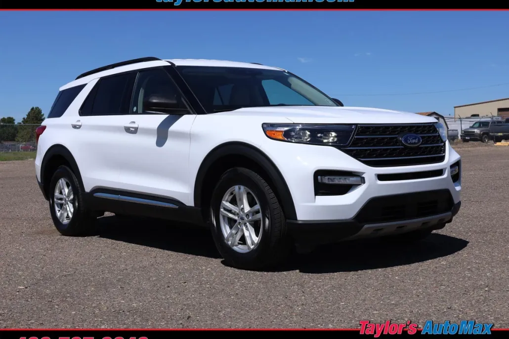 2023 Ford Explorer XLT photo 1