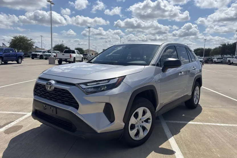 2025 Toyota RAV4 LE photo 1