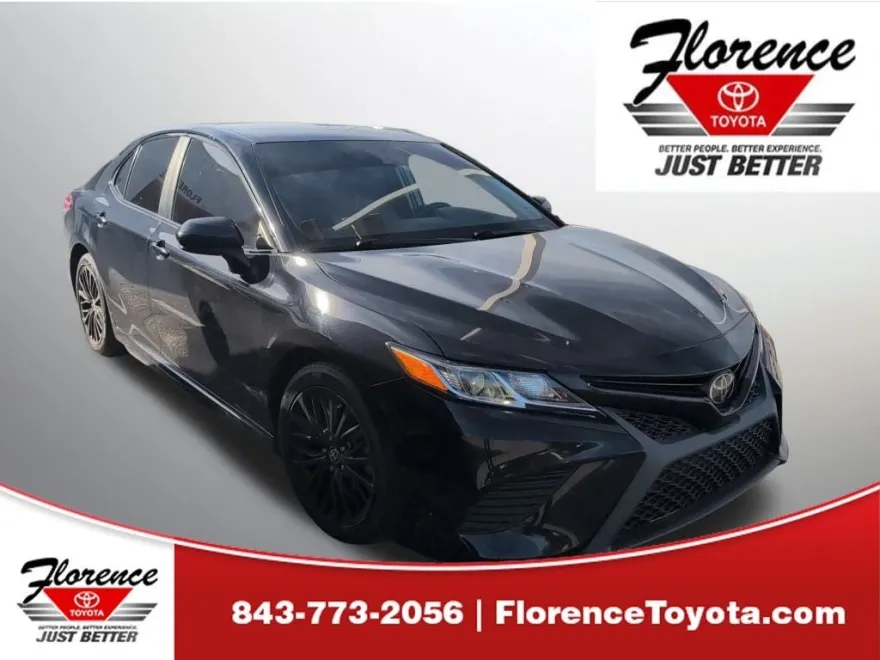 2020 Toyota Camry SE photo 1