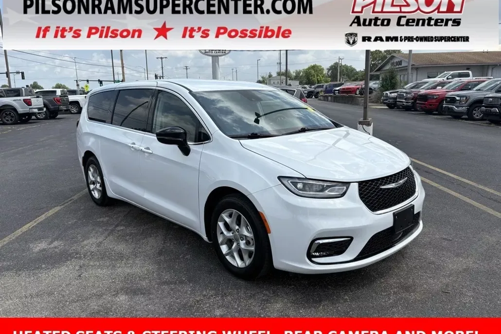 2024 Chrysler Pacifica Touring L photo 1