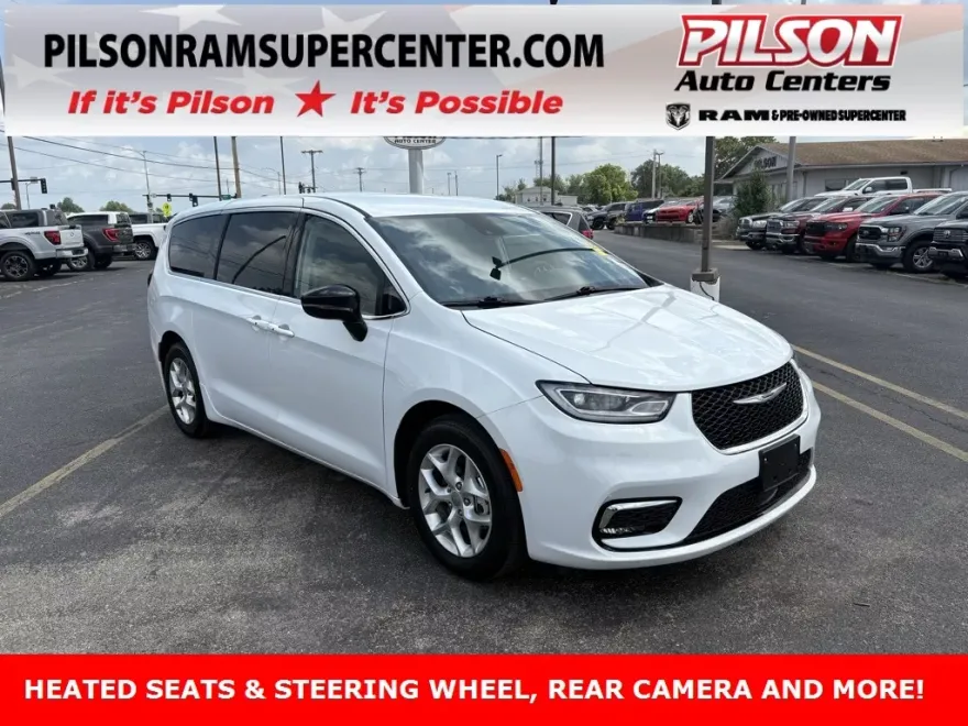 2024 Chrysler Pacifica Touring L photo 1