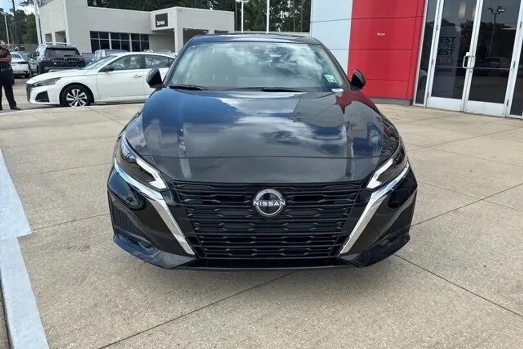 2025 Nissan Altima 2.5 SV photo 1
