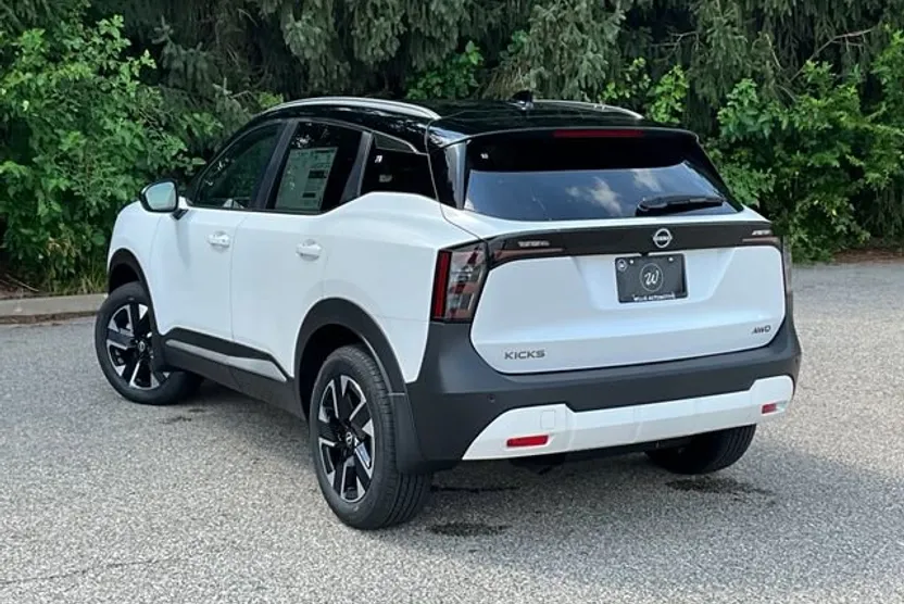 2025 Nissan Kicks SV photo 1