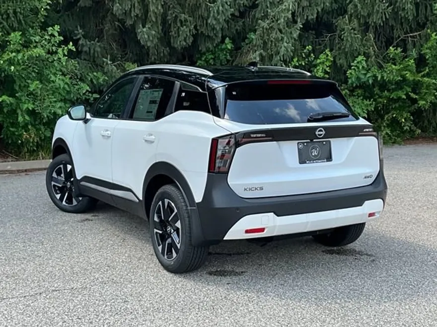 2025 Nissan Kicks SV photo 1