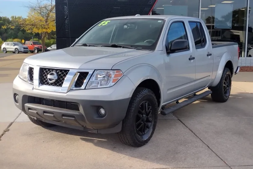 2015 Nissan Frontier SV photo 1