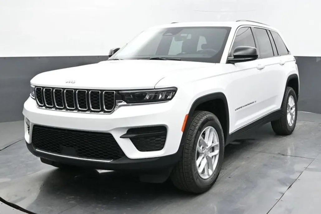 2025 Jeep Grand Cherokee Laredo Altitude photo 1