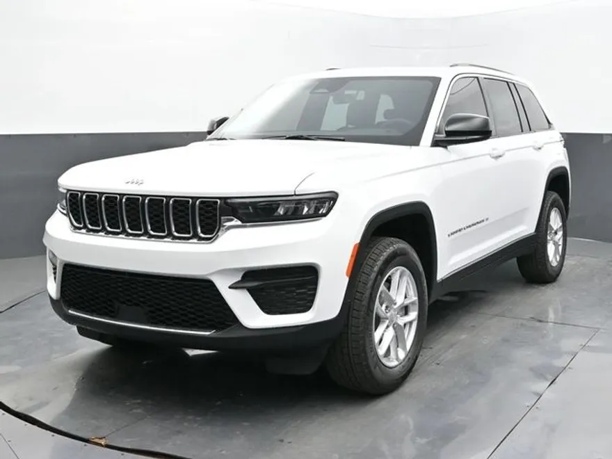 2025 Jeep Grand Cherokee Laredo Altitude photo 1