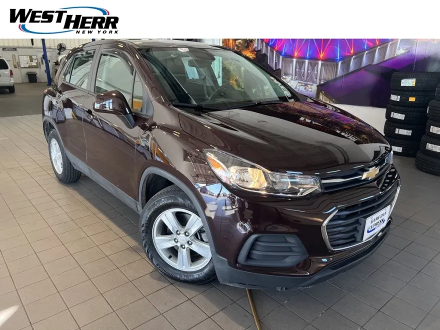 2020 Chevrolet Trax LS photo 1