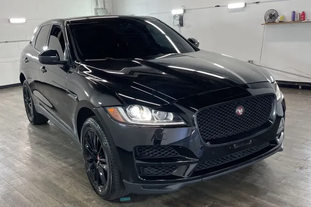 2020 Jaguar F-PACE Prestige photo 1