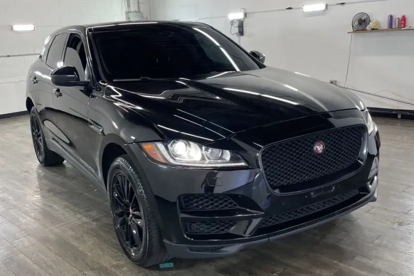 2020 Jaguar F-PACE Prestige photo 1