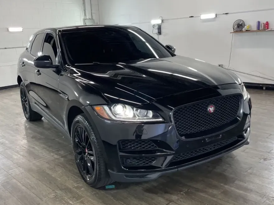 2020 Jaguar F-PACE Prestige photo 1