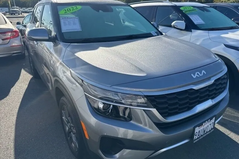 2022 Kia Seltos LX photo 1