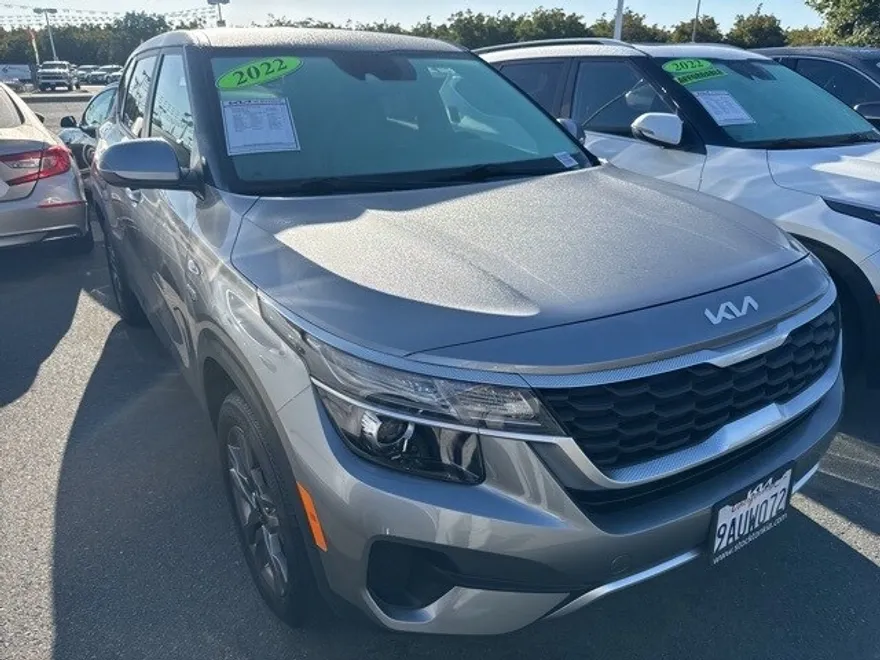 2022 Kia Seltos LX photo 1