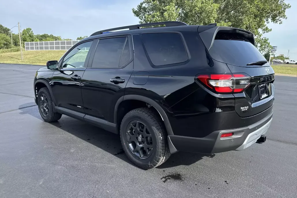 2025 Honda Pilot TrailSport photo 1
