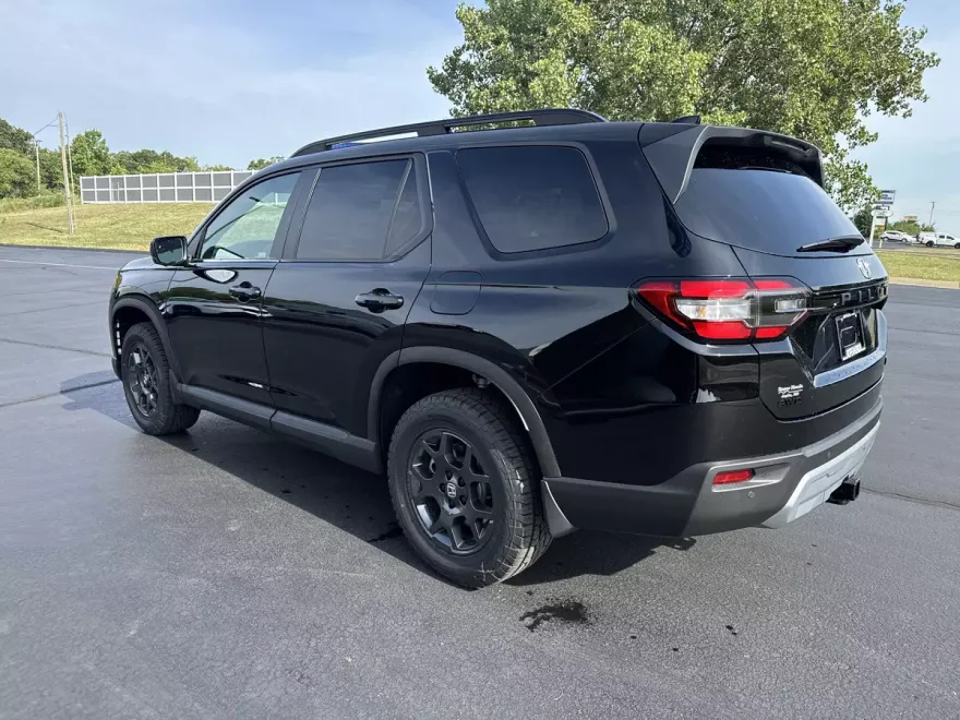 2025 Honda Pilot TrailSport photo 1