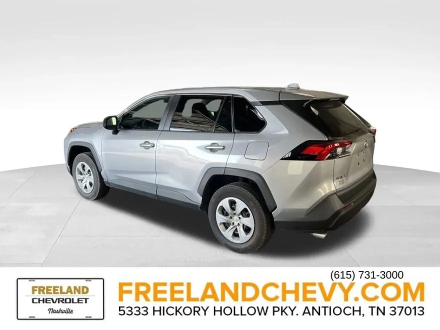 2022 Toyota RAV4 LE photo 1