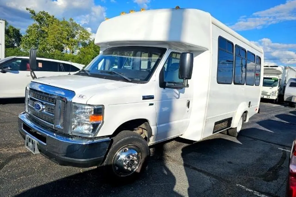 2016 Ford E-350 photo 1