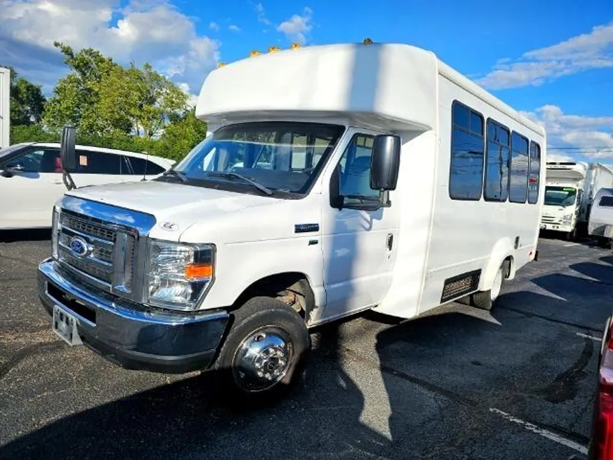 2016 Ford E-350 photo 1