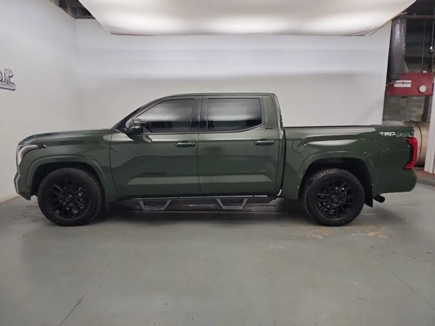 2022 Toyota Tundra SR5 CrewMax photo 1