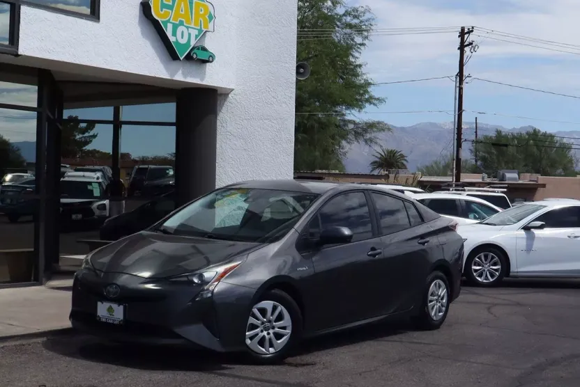 2017 Toyota Prius Two photo 1