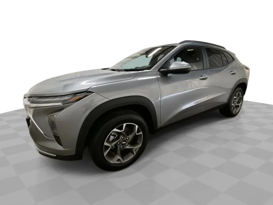 2025 Chevrolet Trax LT photo 1