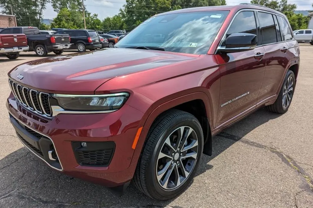 2022 Jeep Grand Cherokee Overland photo 1