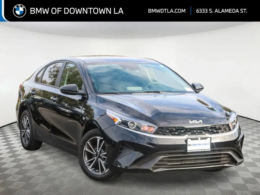 2023 Kia Forte LXS photo 1
