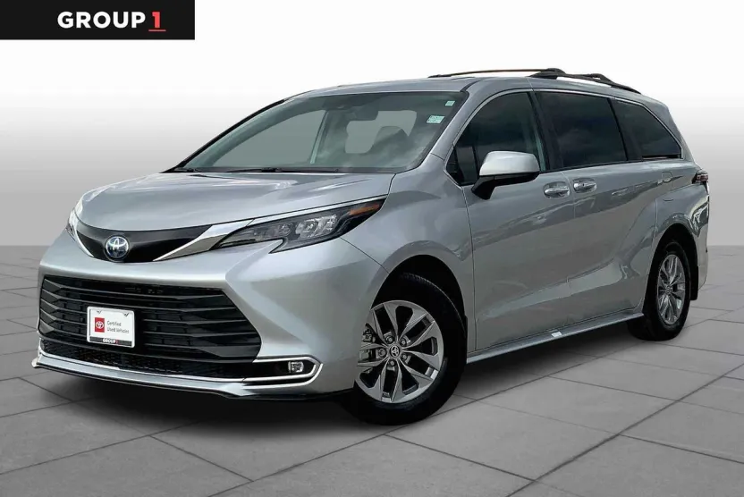 2024 Toyota Sienna XLE photo 1