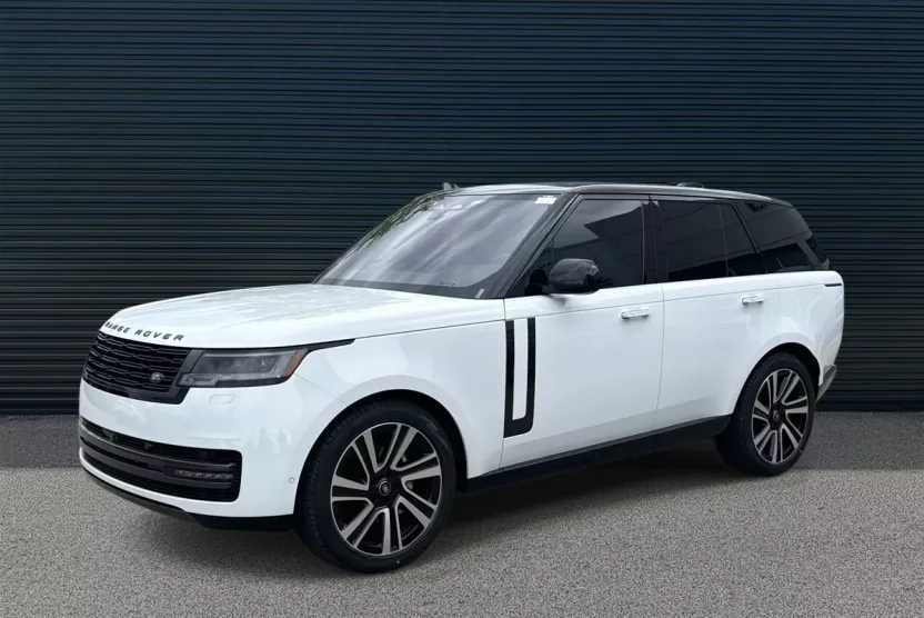 2023 Land Rover Range Rover SE photo 1